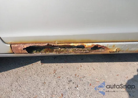 2003 Toyota Camry Le z USA, uszkodzony, nr VIN JTDBE32K330175311